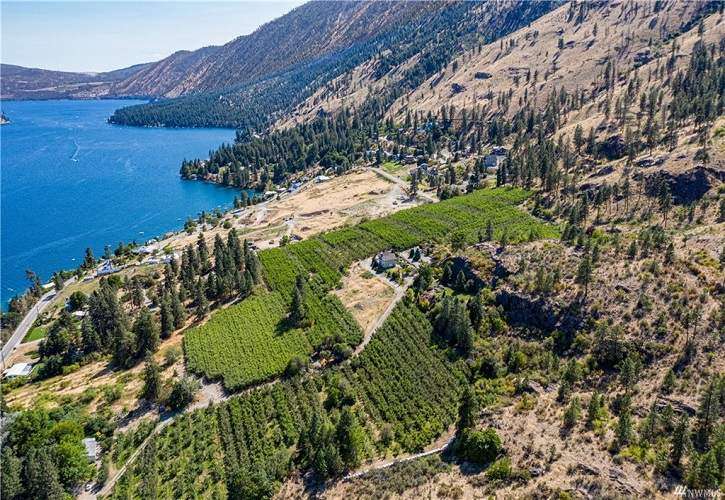 15155 S Lakeshore Rd, Chelan, WA 98816