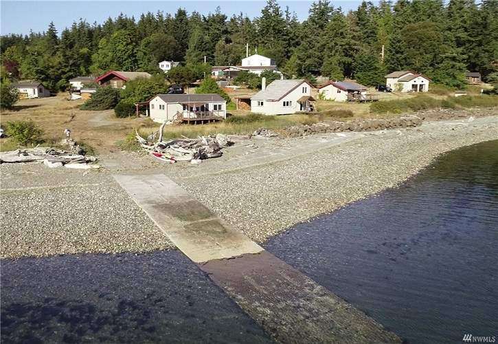 10 Beach Dr, Nordland, WA 98358