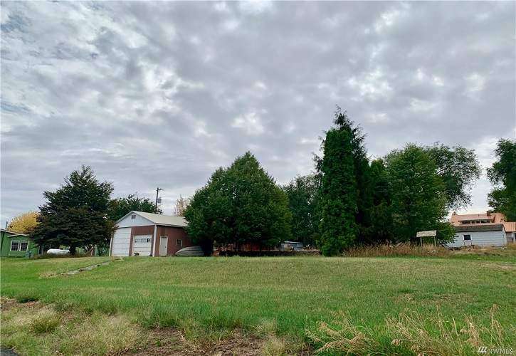 415 W Maple St, Almira, WA 99103