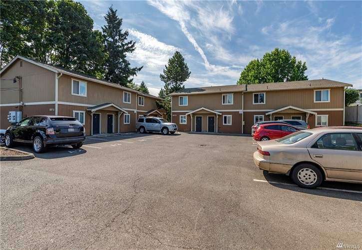 857 SW 134th St, Burien, WA 98146