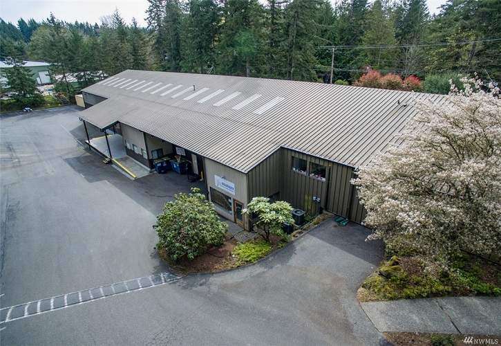 7906 NE Day Rd W, Bainbridge Island, WA 98110