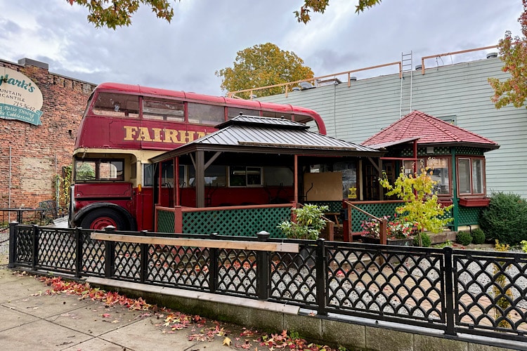 red bus restaurant